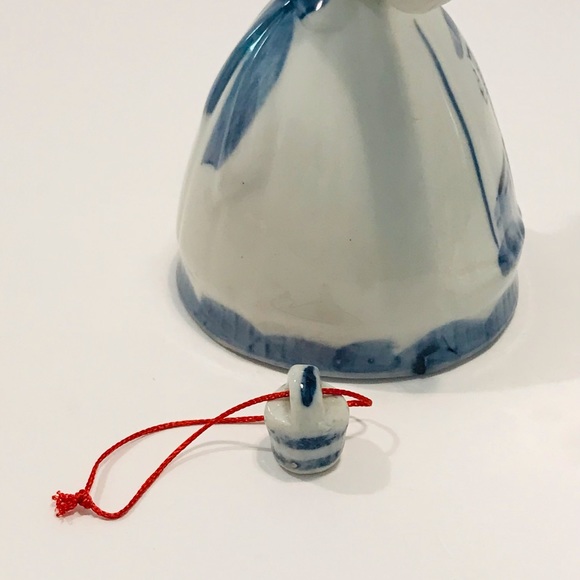 Vintage from 1950’s White and Blue Dutch Girl Figurine Hauling Water Basket 4.5” - Picture 6 of 7